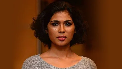 നഗ്നശരീരത്തില് പ്രായപൂര്ത്തിയാകാത്ത മക്കളെ കൊണ്ട് ചിത്രം വരപ്പിച്ചെന്ന് പരാതി; രഹ്നഫാത്തിമയ്ക്കെതിരെ ജാമ്യമില്ലാവകുപ്പ് പ്രകാരം കേസ്