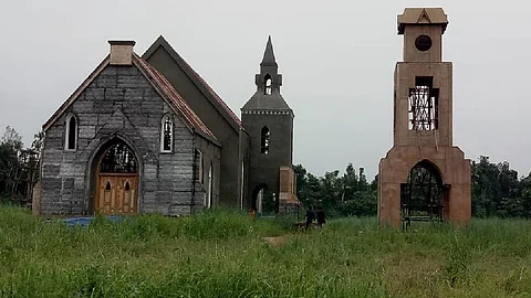 'മിന്നല് മുരളി'യുടെ സെറ്റ് പൊളിച്ചുമാറ്റി; നടപടി മഴക്കാലം മുന്നില് കണ്ട്