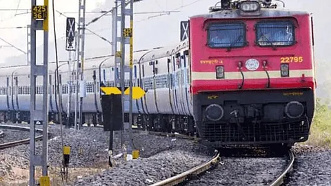 ഇന്ത്യന് റെയില്വേയുടെ ചരിത്രത്തില് ആദ്യം; കൃത്യസമയം പാലിച്ച് എല്ലാ ട്രെയിനുകളും