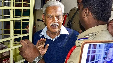 'അദ്ദേഹത്തെ ജയിലിലിട്ട് കൊല്ലരുത്', വരവരറാവുവിന്റെ കുടുംബം