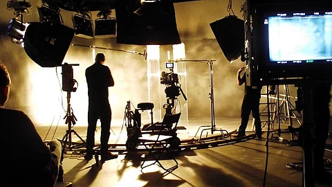 പുതിയ സിനിമകളുടെ ഷൂട്ടിങിന് നിര്മ്മാതാക്കളുടെ അനുമതി; പൂര്ണമായും കൊവിഡ് പ്രോട്ടോക്കോള് പാലിക്കണം