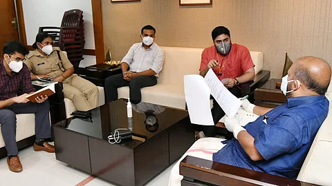 ചെല്ലാനം പഞ്ചായത്ത് പൂർണമായും അടക്കും, ഗുരുതരമായാല് ആലുവയും