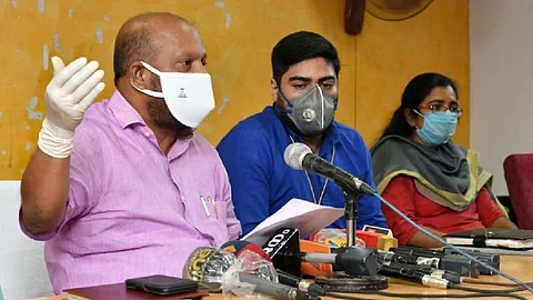 കൊച്ചിയില് തൊഴിലുറപ്പ് തൊഴിലാളിക്ക് കൊവിഡ്; ചെല്ലാനം ഹാര്ബറും ആശുപത്രിയും അടച്ചു