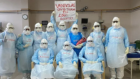 കൊവിഡ് പോസിറ്റീവായ അമ്മമാര്ക്ക് 200 കുഞ്ഞുങ്ങള്; പ്രതീക്ഷയേകി പരിശോധനാഫലം