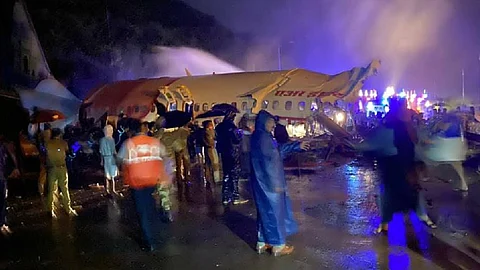 കരിപ്പൂര് അപകടം; ടേബിള്ടോപ്പ് റണ്വെയായതിനാല് നിയന്ത്രണം നഷ്ടപ്പെട്ടു, മംഗലാപുരം ദുരന്തത്തിന് സമാനം