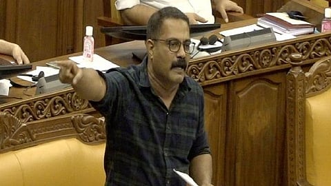 'മുഖ്യമന്ത്രി ഇല്ലാതെ മുഖ്യമന്ത്രിയുടെ ഓഫീസ് ഉണ്ടാകില്ല', മുഖ്യമന്ത്രി ജൂനിയര് മാന്ഡ്രേക്കല്ല സീനിയര് മാന്ഡ്രേക്കെന്ന് കെഎം ഷാജി