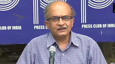 'ഒരു രൂപ പിഴയടയ്ക്കും', പുനപ്പരിശോധനാ ഹര്ജി നല്കി നിയമപോരാട്ടം തുടരുമെന്നും പ്രശാന്ത് ഭൂഷണ്