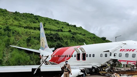 'കരിപ്പൂരില് മഴക്കാലത്ത് ലാന്ഡിംഗ് അനുവദിക്കരുത്'; 9 വര്ഷം മുമ്പത്തെ മുന്നറിയിപ്പ് മുഖവിലയ്ക്കെടുക്കാതെ അധികൃതര്