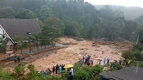 ഉരുള്പൊട്ടല് ഭീഷണി; വയനാട്ടിലെ റിസോര്ട്ടുകളിലെ താമസക്കാരെ ഒഴിപ്പിക്കുന്നു