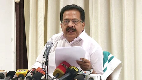 ലൈഫ് മിഷന് കോഴ സര്ക്കാര് അറിവോടെയെന്ന് ചെന്നിത്തല, തോമസ് ഐസക് 'കോഴസാക്ഷി'യെന്നും പ്രതിപക്ഷനേതാവ്