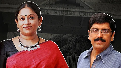 കെ.ആര്.മീര 'സവിശേഷമായ അറിവ്' ഇല്ലാത്ത ആളാണോ?