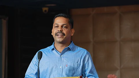 സൂമിന് പകരം മലയാളിയുടെ 'വീ കണ്സോള്', ഇന്ത്യയുടെ വീഡിയോ കോണ്ഫറന്സിംഗ്
ആപ്പ് നിര്മ്മിച്ച് ജോയ് സെബാസ്റ്റിയന്