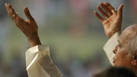 നമ്പർ 300128, ചൊവ്വയുടെയും
 വ്യാഴത്തിന്റെയും
ഭ്രമണപഥങ്ങൾക്കിടയിലെ പ്രപഞ്ചത്തിൽ അയാളുണ്ട്