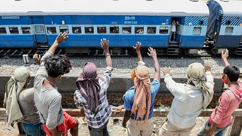 കേന്ദ്രമന്ത്രി പാര്ലമെന്റില് പറഞ്ഞത് കള്ളം; ലോക്ക്ഡൗണിനിടെ മരിച്ച അതിഥിതൊഴിലാളികളുടെ വിവരങ്ങള് സര്ക്കാര് ശേഖരിച്ചിരുന്നു
