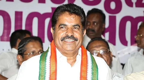 ഫൈസല് വധശ്രമ കേസില് ഇടപെട്ടെന്ന ശബ്ദരേഖ പുറത്തുവിട്ട് ഡിവൈഎഫ്ഐ, ആഭ്യന്തരവകുപ്പ് അന്വേഷിക്കട്ടെയെന്ന് അടൂര് പ്രകാശ്