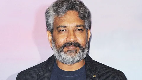 'മൂന്നോട്ട് വരൂ, ലൈഫ് സേവര് ആകൂ', കൊവിഡ് മുക്തരായവരോട് അഭ്യര്ത്ഥനയുമായി രാജമൗലി