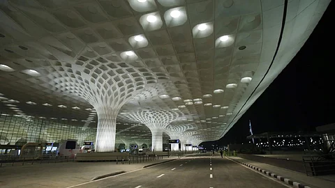 മുംബൈ വിമാനത്താവളത്തിന്റെ ഭൂരിഭാഗം ഓഹരികളും സ്വന്തമാക്കി അദാനി ഗ്രൂപ്പ്