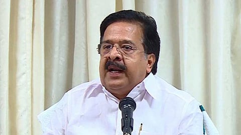 '17,000 കിലോ ഈന്തപ്പഴം കോണ്സുലേറ്റുകാര് 10 വര്ഷം തിന്നാലും തീരില്ല'; മറവില് സ്വര്ണക്കടത്തെന്ന് രമേശ് ചെന്നിത്തല