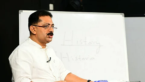 ഡബിള് ഇന്വര്ട്ടഡ് കോമയില് എഴുതിയതിന്റെ അര്ത്ഥം മനസിലാകാത്തവരോട് സഹതാപം; ആസാദ് കശ്മീര് പരാമര്ശത്തില് കെ.ടി ജലീല്