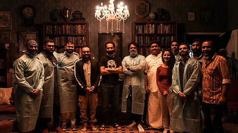 ഫഹദ് ചിത്രം തുടങ്ങി, ഒപ്പം സൗബിനും ദര്ശനയും; 'ഇരുള്' കുട്ടിക്കാനത്ത്