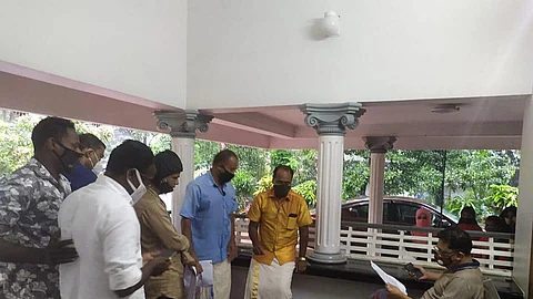 കല്ലുവെച്ച നുണകളും കെട്ടുകഥകളും മനസ്സാക്ഷിക്കുത്തില്ലാതെ വിളമ്പുന്നവരോട് നിജസ്ഥിതി വെളിപ്പെടുത്താന് മനസ്സില്ലെന്ന് കെടി ജലീല്