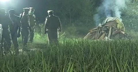 'ആ പെണ്കുട്ടിക്ക് നേരിടേണ്ടിവന്ന പീഡനം ഭയാനകമെങ്കില് ഇത് മനുഷ്യത്വരഹിതമാണ്'; യുപി പൊലീസിന്റെ നടപടിക്കെതിരെ പ്രതിഷേധം