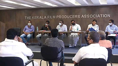 ചില താരങ്ങള് ചോദിച്ചത് മുമ്പ് വാങ്ങിയതിനേക്കാള് തുക, വീണ്ടും പ്രതിഫലത്തകര്ക്കം; കുറച്ചാല് സഹകരണമെന്ന് പ്രൊഡ്യൂസേഴ്സ് അസോസിയേഷന്