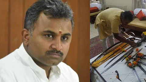 തോക്കുള്പ്പെടെ ആയുധപ്രദര്ശനവുമായി ഹിന്ദുത്വനേതാവ് പ്രതീഷ് വിശ്വനാഥ്, കലാപാഹ്വാനത്തില് പൊലീസ് നടപടി വേണമെന്നാവശ്യം