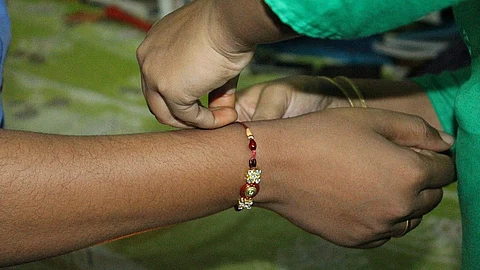 'പീഡനക്കേസ് പ്രതിക്ക് ജാമ്യത്തിനായി പരാതിക്കാരിയെ കൊണ്ട് രാഖി കെട്ടിക്കല്'; വിവാദ ഹൈക്കോടി ഉത്തരവിനെതിരെ ഹര്ജി