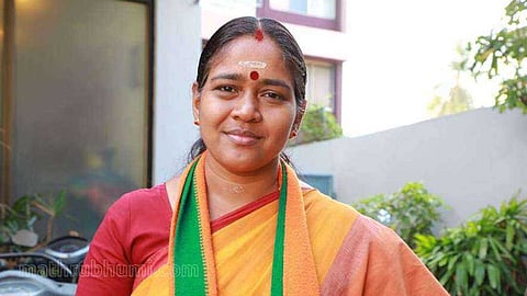 'വേണ്ടപ്പോള് മുന്നില്നിര്ത്തും, അവസരങ്ങള് വരുമ്പോള് മാറ്റി നിര്ത്തും'; വി.എസിന് ആശംസ നേര്ന്ന ശോഭാസുരേന്ദ്രന് ട്രോള്