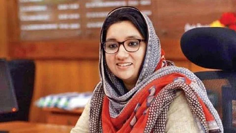 കൊവിഡ് വന്നാല് ആയുസ് കുറയുമെന്ന വ്യാജ സന്ദേശം; കളക്ടര് അദീല നിയമപടിക്ക്