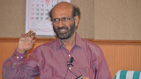 ആള്കൂട്ടങ്ങളിലൂടെ അതിവ്യാപനം സംഭവിക്കാന് സാധ്യതയുള്ള നാല് സാഹചര്യങ്ങള്; മുന്നറിയിപ്പുമായി ബി.ഇക്ബാല്