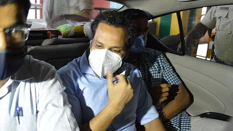 ബിനോയിയെയും അഭിഭാഷകരെയും തടഞ്ഞു; ബിനീഷിനെ പ്രവേശിപ്പിച്ച ആശുപത്രിക്ക് മുന്നില് നാടകീയ രംഗങ്ങള്