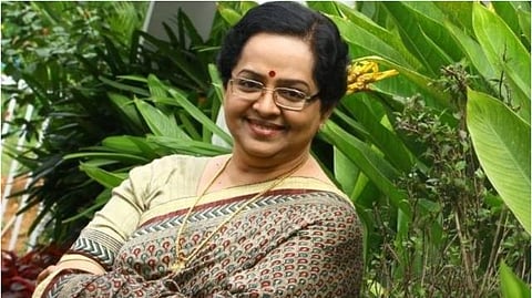 തെരഞ്ഞെടുപ്പില് കോണ്ഗ്രസ് സ്ഥാനാര്ത്ഥിയാകുമെന്ന് വാര്ത്ത നിഷേധിച്ച് മല്ലികാ സുകുമാരന്, ഉടന് രാഷ്ട്രീയത്തിലേക്കില്ല