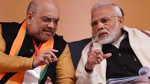 'കുറച്ച് ഡെമോക്രാറ്റുകളെ വാങ്ങി ട്രംപിന്റെ സര്ക്കാരുണ്ടാക്കാം', അമേരിക്ക ഇന്ത്യയെങ്കില്; പരിഹാസവുമായി പ്രശാന്ത് ഭൂഷണ്