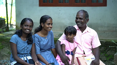 കുട്ടികളുടെ അമ്മ അത്രയേറെ ബുദ്ധിമുട്ട് അനുഭവിക്കുന്നുണ്ട്, അത്രയും ഞാന് കഷ്ടപ്പെടുന്നില്ലെന്നാണ് തോന്നുന്നത് ; ഓമനക്കുട്ടന് പറയുന്നു