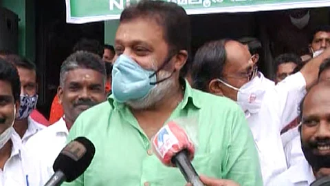 1000 പഞ്ചായത്തുകള് ബി.ജെ.പിക്ക് തരൂ എന്ന് സുരേഷ് ഗോപി; കേരളത്തിലാകെയുള്ളത് 941 പഞ്ചായത്തുകളെന്ന് ട്രോളന്മാര്