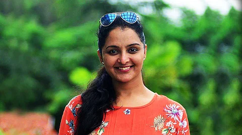 ഏതെങ്കിലും മതത്തിലും ജാതിയിലും വിശ്വസിക്കുന്ന ആളല്ല, എല്ലാത്തിനെയും നിയന്ത്രിക്കുന്ന ശക്തിയിലാണ് വിശ്വാസം: മഞ്ജു വാര്യര്