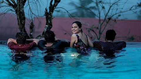 വൈറല് തലക്കെട്ടുകളെയും, സൈബര് ആങ്ങളമാരെ'യും ഒരുമിച്ച് ട്രോളി അനുശ്രീ