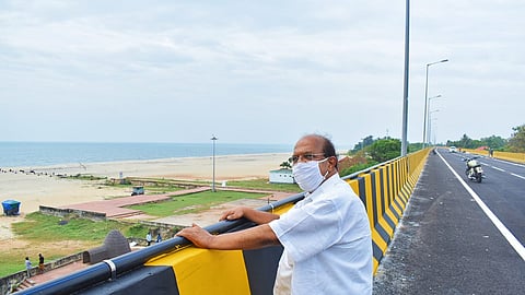 സേവനം സേവനം തന്നെ നിനക്കതു ആകാശ സുന്ദരി! കോമളാംഗി! ആലപ്പുഴ ബൈപ്പാസിനെക്കുറിച്ച് ജി.സുധാകരന്റെ കവിത