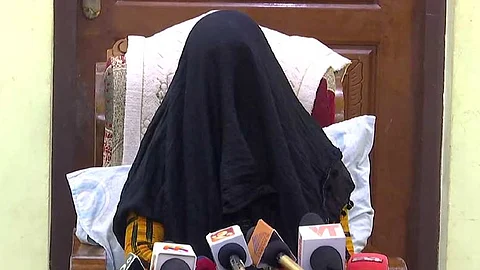 മകനെ ഭീഷണിപ്പെടുത്തി മൊഴി കൊടുപ്പിച്ചു, പിന്നില് ഭര്ത്താവും രണ്ടാം ഭാര്യയുമെന്ന് കടക്കാവൂരിലെ അമ്മ