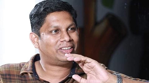 പാട്ടെഴുതിയ ആള് 'കവര്' ആയിപ്പോകാതിരുന്നാല് സന്തോഷം, സെലക്ടീവ് മറവിയുള്ള സൂക്കേടുകാരോട്; മനു മഞ്ജിത്തിന്റെ കുറിപ്പ്