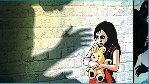 പെണ്കുട്ടിയുടെ കൈ പിടിക്കുന്നതും പാന്റിന്റെ സിപ് തുറക്കുന്നതും ലൈംഗികാതിക്രമമല്ല; വിവാദ പരാമര്ശവുമായി വീണ്ടും ബോംബോ ഹൈക്കോടതി