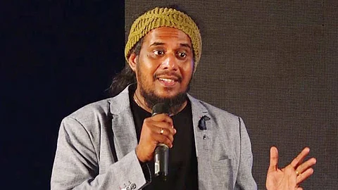 കവറുകളിൽ നിന്ന് ശുദ്ധ സംഗീതത്തെ രക്ഷിക്കൂ എന്നൊക്കെ അലമുറ ഇടുന്നത് കാണുമ്പോ ചിരി വന്നു പോകാറുണ്ട്