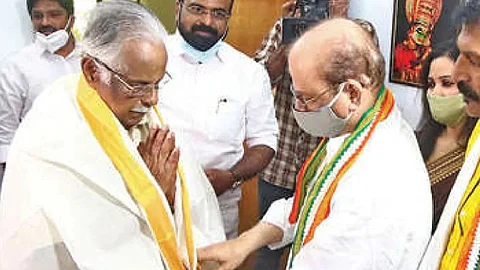 'എന്നും കോണ്ഗ്രസുകാരന്', മരിച്ചാല് ത്രിവര്ണ പതാക പുതപ്പിക്കണമെന്ന് ടി.പത്മനാഭന്