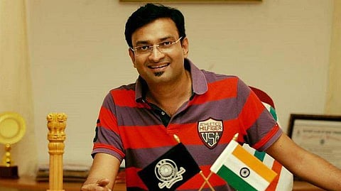 മാധ്യമപ്രവര്ത്തകയ്ക്ക് സീമയുടെ പുറംതിരിഞ്ഞ ഫോട്ടോ; എന് പ്രശാന്ത് നായരുടെ വാട്സ്ആപ്പ് സന്ദേശം പുറത്ത് വിട്ട് മാതൃഭൂമി