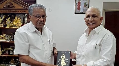 സി.പി.എം-ആര്.എസ്.എസ് ചര്ച്ചയ്ക്ക് മധ്യസ്ഥനായി; പിണറായി പങ്കെടുത്തെന്നും ശ്രീ എം