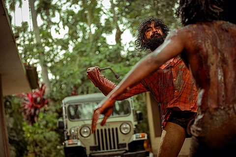 ഒറ്റ കട്ടോ ബീപ്പോ നിര്ദേശിച്ചില്ല, എ സര്ട്ടിഫിക്കറ്റ് നിര്ദേശിച്ചു; ടൊവിനോയുടെ 'കള' മാര്ച്ച് 25 വേള്ഡ് വൈഡ് റിലീസ്