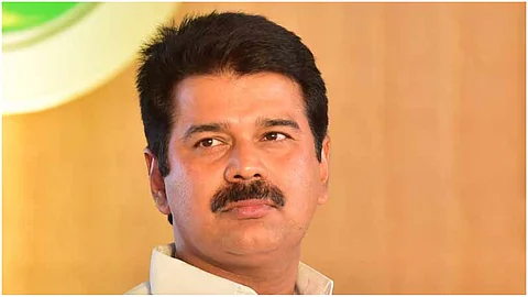 അനുചിതമായ പരാമർശമായിപ്പോയി, എന്റെ വൃദ്ധയായ മാതാവും ഭാര്യയും സ്ത്രീകൾ അല്ലാതാകുന്നില്ല; വിശദീകരണവുമായി ജോയ്സ് ജോർജ്