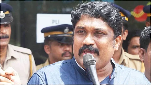 നേരത്തെ സ്വർണ്ണം ഇപ്പോൾ ഡോളർ ഇനി ഉണക്കമീൻ കടത്തിയെന്ന് പറയും; ഇത്തരം ഓലപ്പാമ്പ് കാണിച്ച് സർക്കാരിനെ തകർക്കനാവില്ലെന്ന് എഎ റഹീം